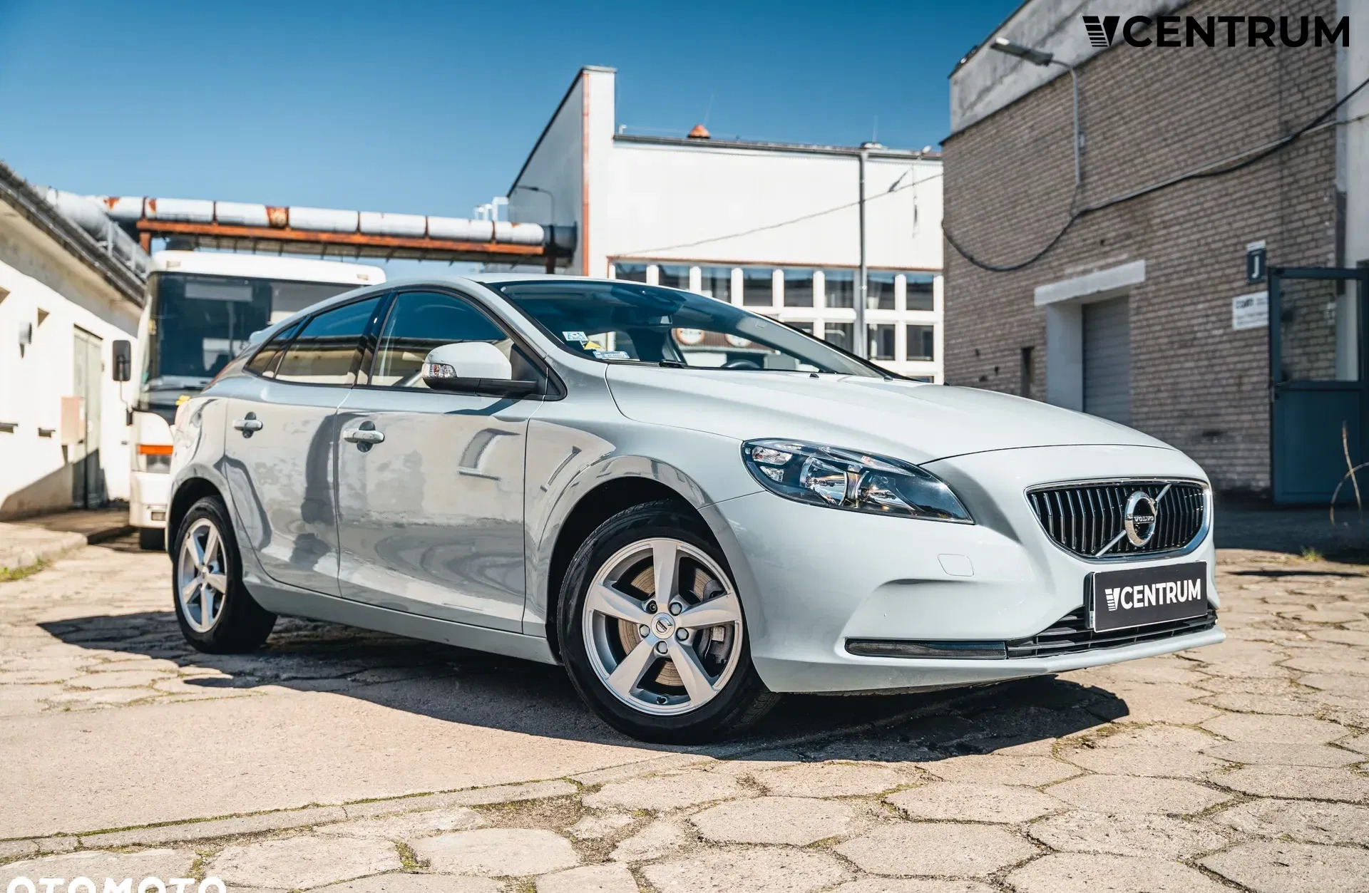 samochody osobowe Volvo V40 cena 82900 przebieg: 70400, rok produkcji 2018 z Mikstat